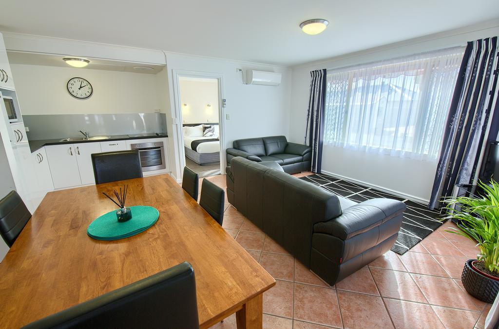 Pelicans Albany Middleton Beach Room photo